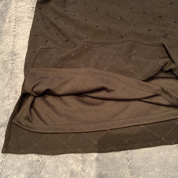 **NWT** Very pretty little black top with delicate sequins - Picture 4 of 13